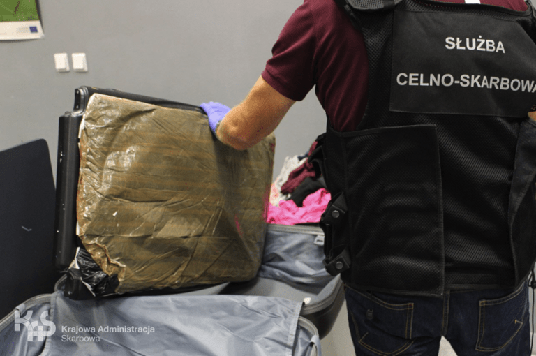 Screenshot-at-Oct-14-03-30-55